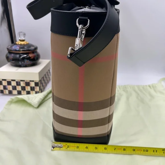 Women’s Burberry Ormond giant leather check tote bag made in Italy NWT - Picture 9 of 14